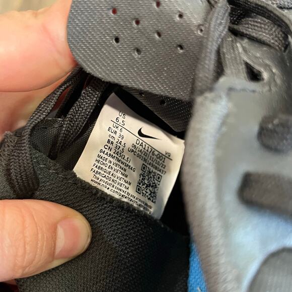 Nike Tiempo Legend Soccer Cleats Black Football Shoes Athletic Spikes Size 6.5 - Picture 7 of 7